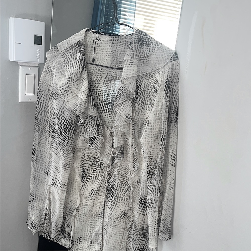 ZARA Elegant Black and White Ruffle Blouse